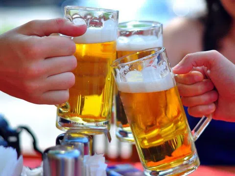 Cấm bán rượu cho người chưa đủ 18 tuổi