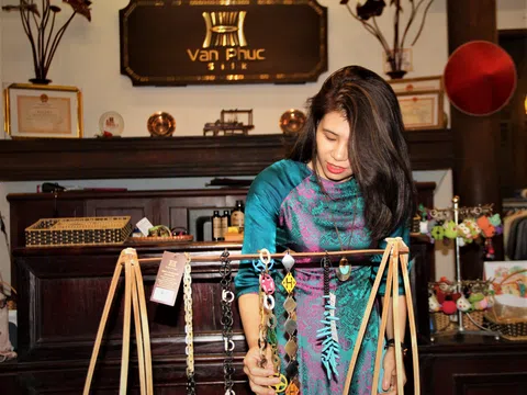 Nét đẹp của lụa Hà Đông và lời tỏ tình của chàng trai Sài Gòn!