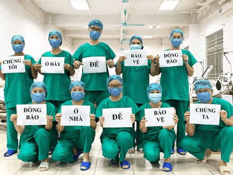 Chúng tôi ở đây để bảo vệ đồng bào, đồng bào ở nhà để bảo vệ chúng ta!