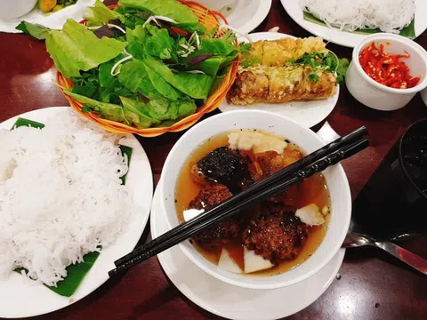 Câu chuyện về bún chả Sinh Từ và sự tinh tế của người Hà Thành