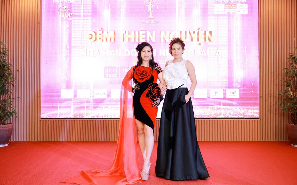 Doanh nhân Phạm Thị Kim Oanh đấu giá thành công trang phục công sở đặc biệt trong đêm thiện nguyện Hoa hậu Doanh nhân Châu Á Việt Nam 2022