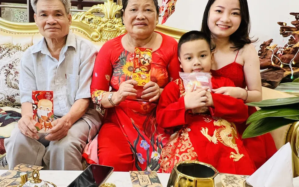 BỐ VỚI CON